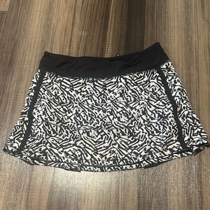 Lululemon Black and White Patterned Skirt